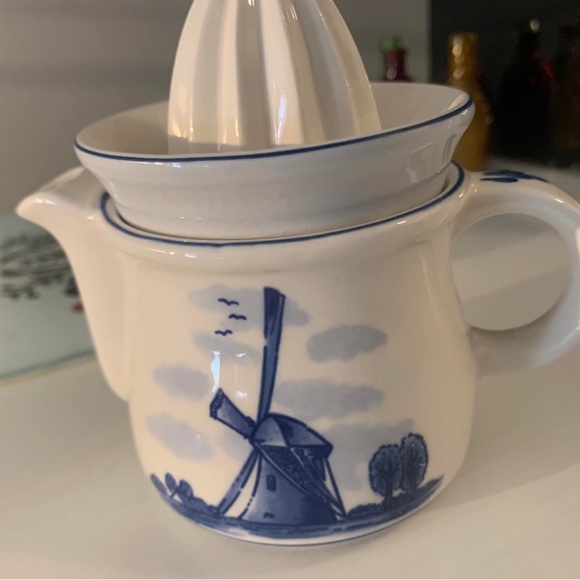 Hand painted Delft juicer - Picture 1 of 6